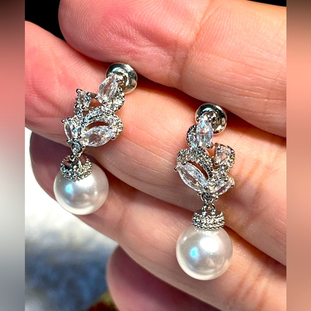 💍pretty glamorous pearl and silver cubic zirconia earrings -fancy